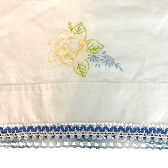Hand Embroidered Standard Single Pillowcase Yellow Rose Blue White Trim - Picture 3 of 4